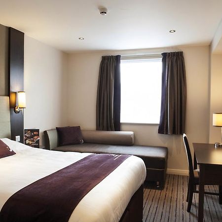 Premier Inn London Heathrow M4/J4 Hillingdon Bagian luar foto