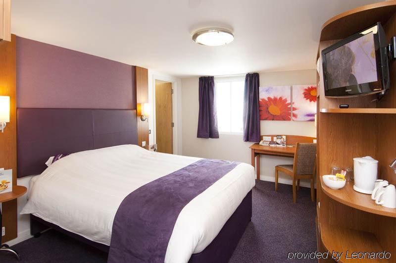 Premier Inn London Heathrow M4/J4 Hillingdon Bagian luar foto