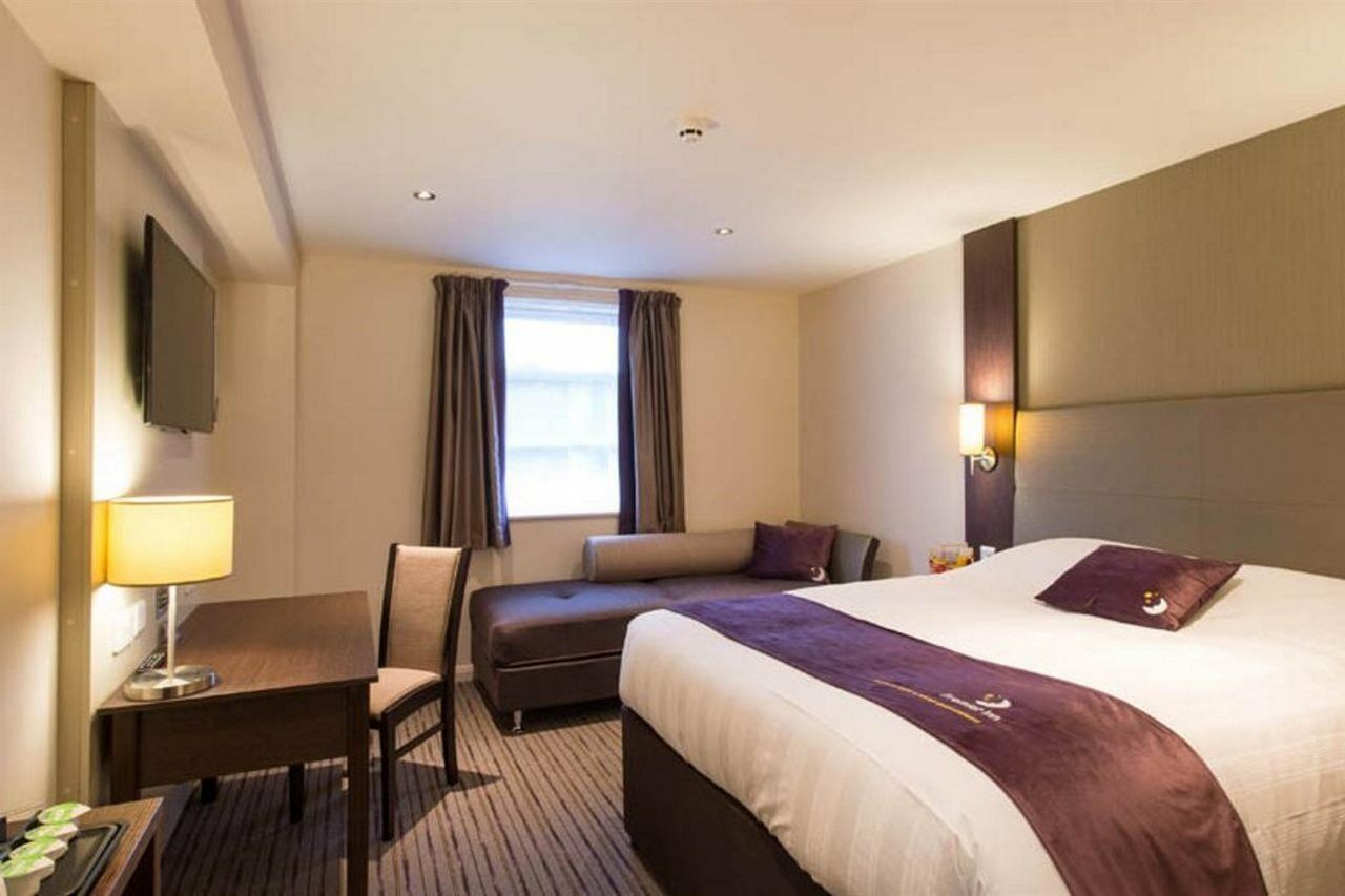 Premier Inn London Heathrow M4/J4 Hillingdon Bagian luar foto