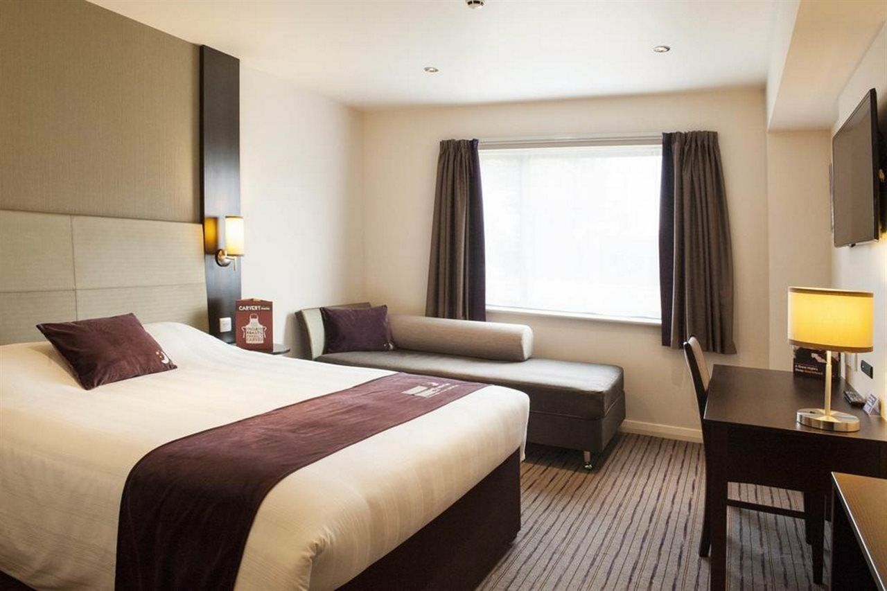 Premier Inn London Heathrow M4/J4 Hillingdon Bagian luar foto