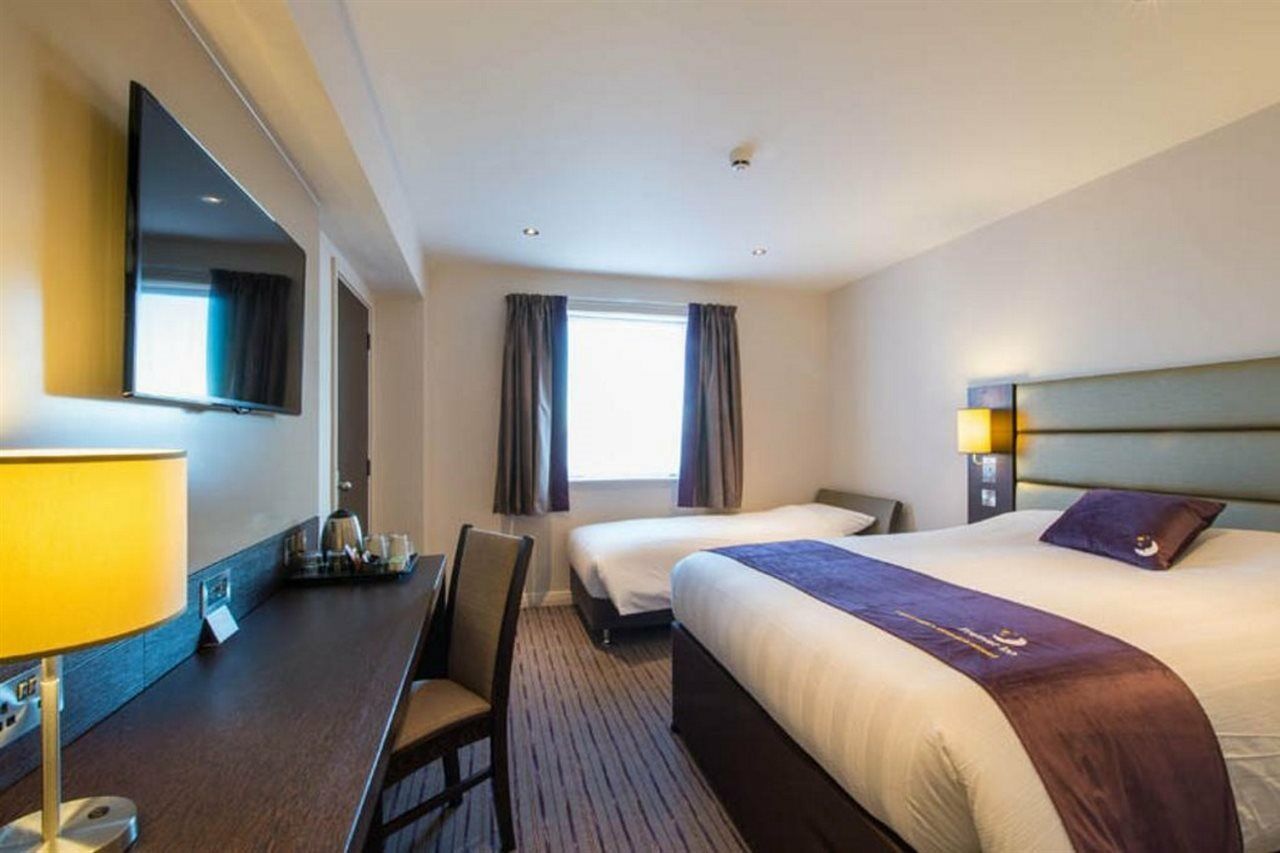 Premier Inn London Heathrow M4/J4 Hillingdon Bagian luar foto