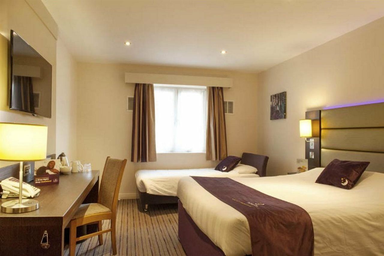 Premier Inn London Heathrow M4/J4 Hillingdon Bagian luar foto