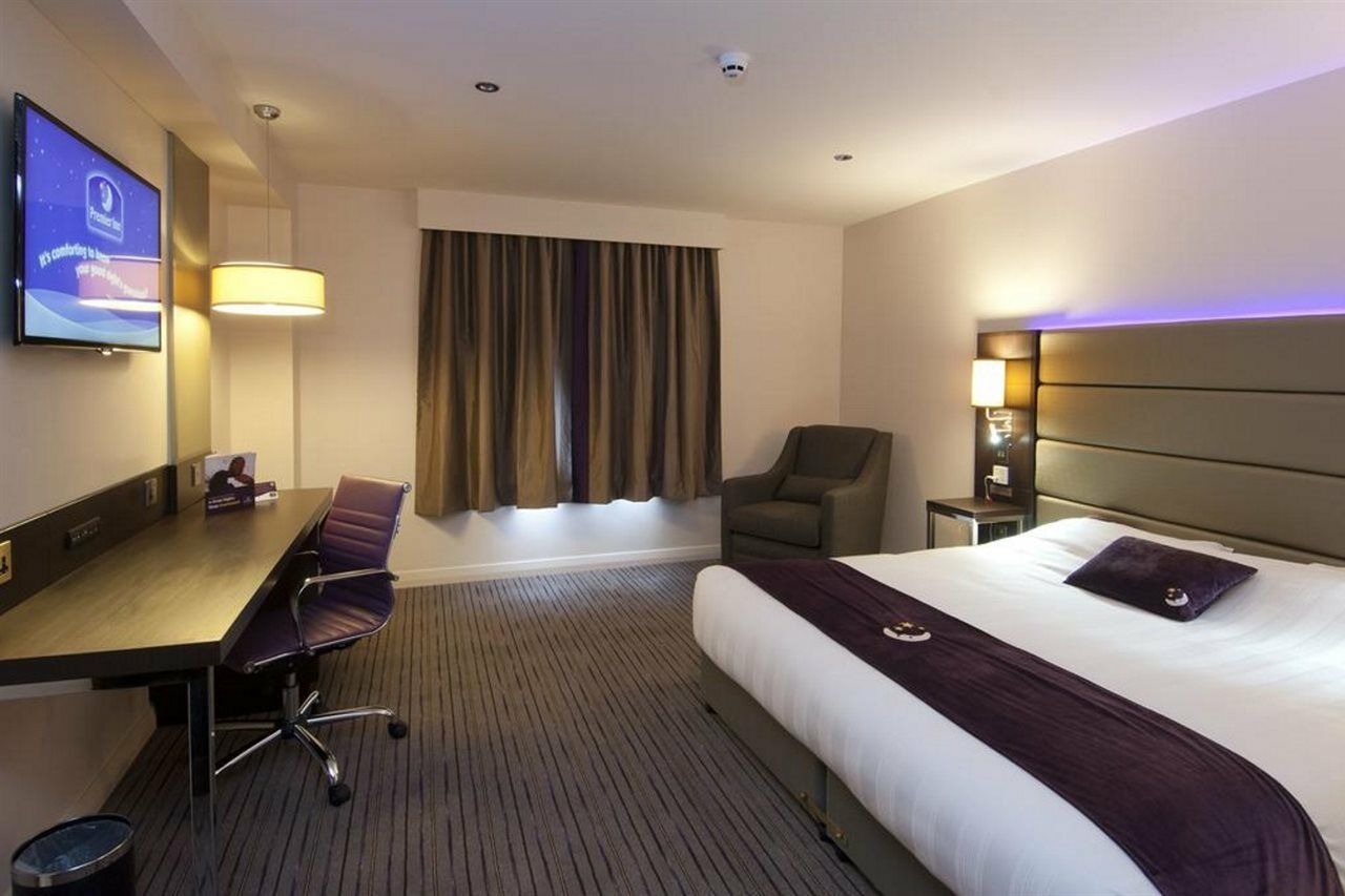 Premier Inn London Heathrow M4/J4 Hillingdon Bagian luar foto