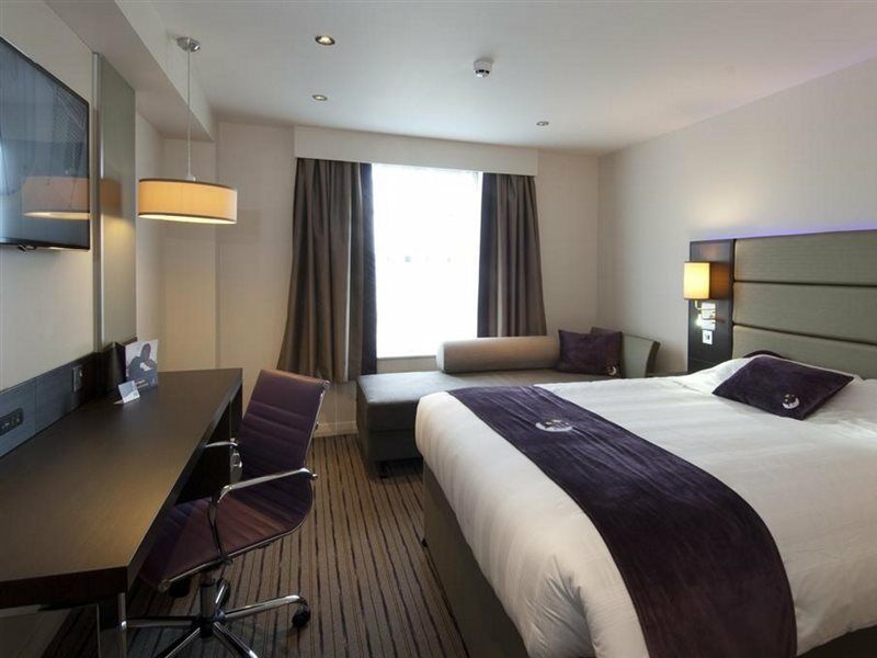 Premier Inn London Heathrow M4/J4 Hillingdon Bagian luar foto